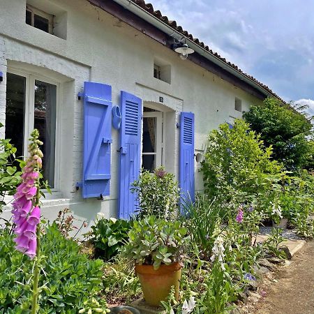 Вилла Champs Chevrier Mezieres-sur-Issoire Экстерьер фото