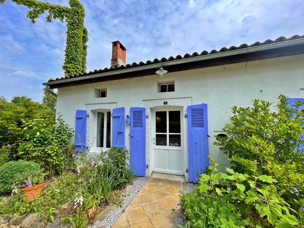 Вилла Champs Chevrier Mezieres-sur-Issoire Экстерьер фото